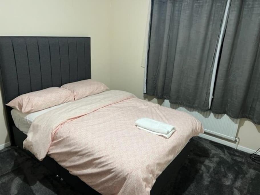 3 Bedroom Mid Terraced House Grays Kültér fotó